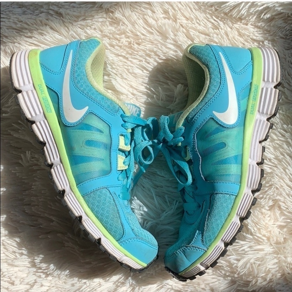 Nike Dual Fusion Sneakers